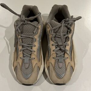 Adidas Yeezy Boost 700 V2 Cream 2021 (GY7924) Kanye West Men's Size 5.5
